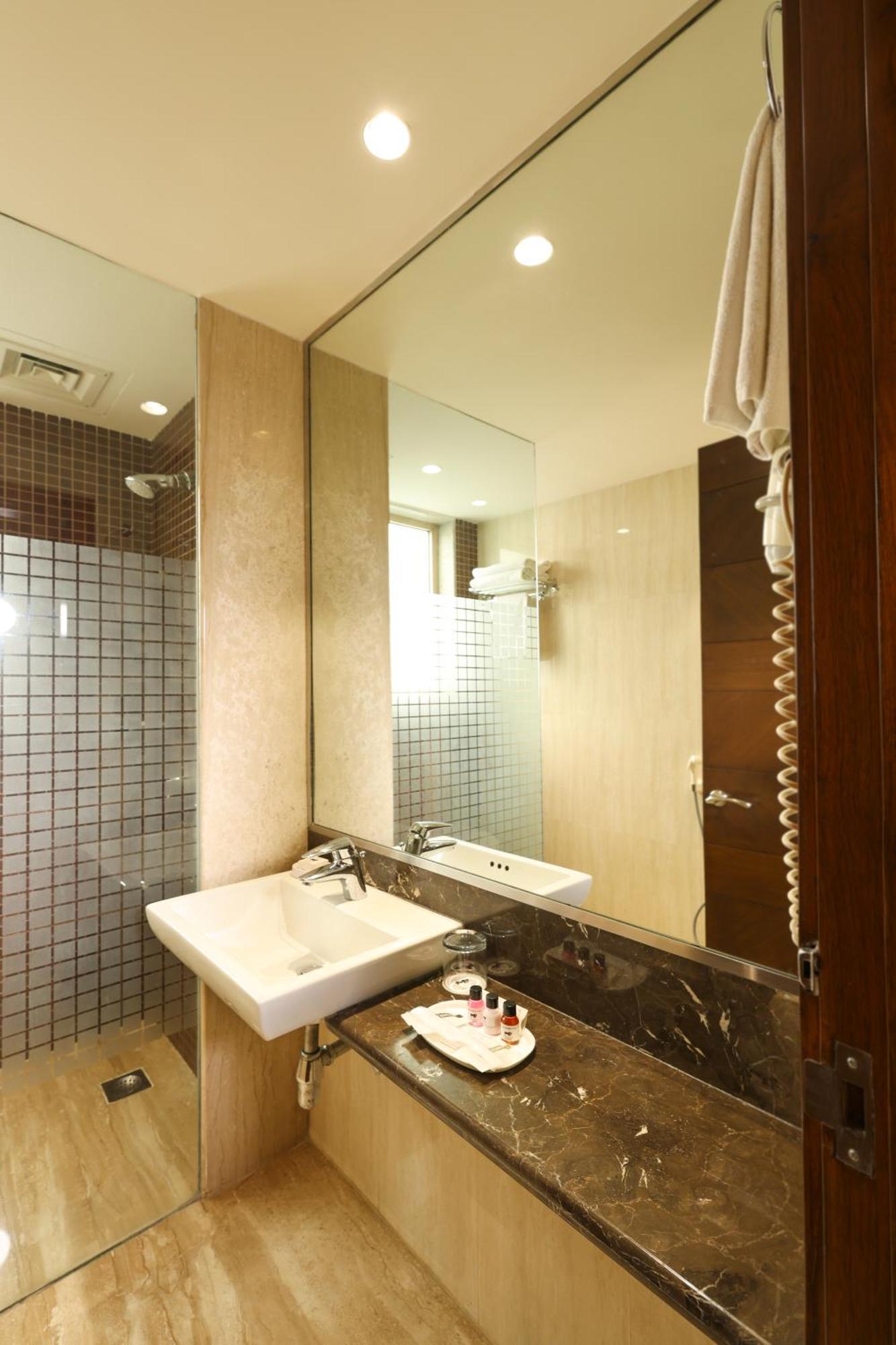 Indus Biznotel Nueva Delhi Exterior foto
